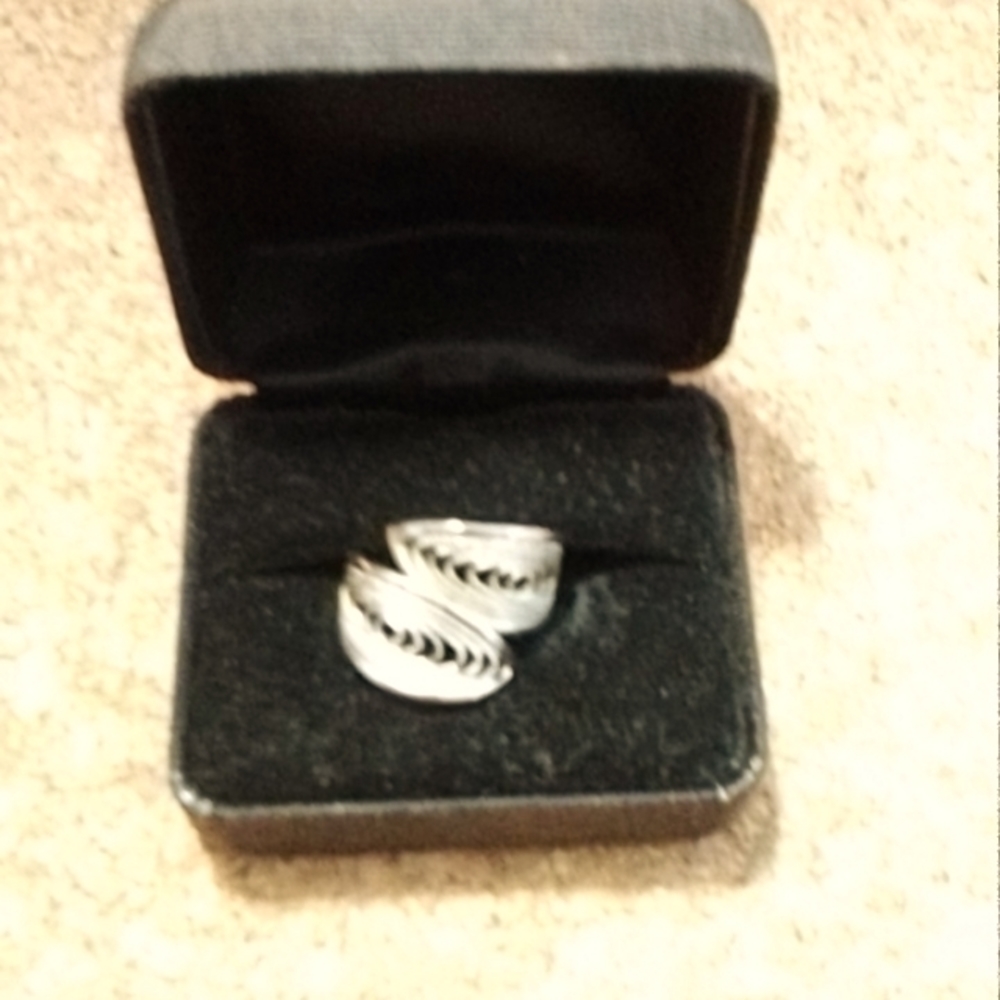 Vintage Singed Sarah Coventry silver filagree ring size 7 1/2